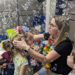 Véronique maquille les enfants
