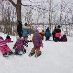 Randonnée en raquettes pour aller voir le fleuve.